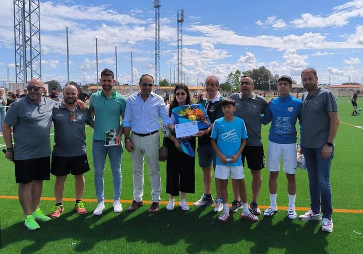 Familiares y organizadores en la ciudad deportiva