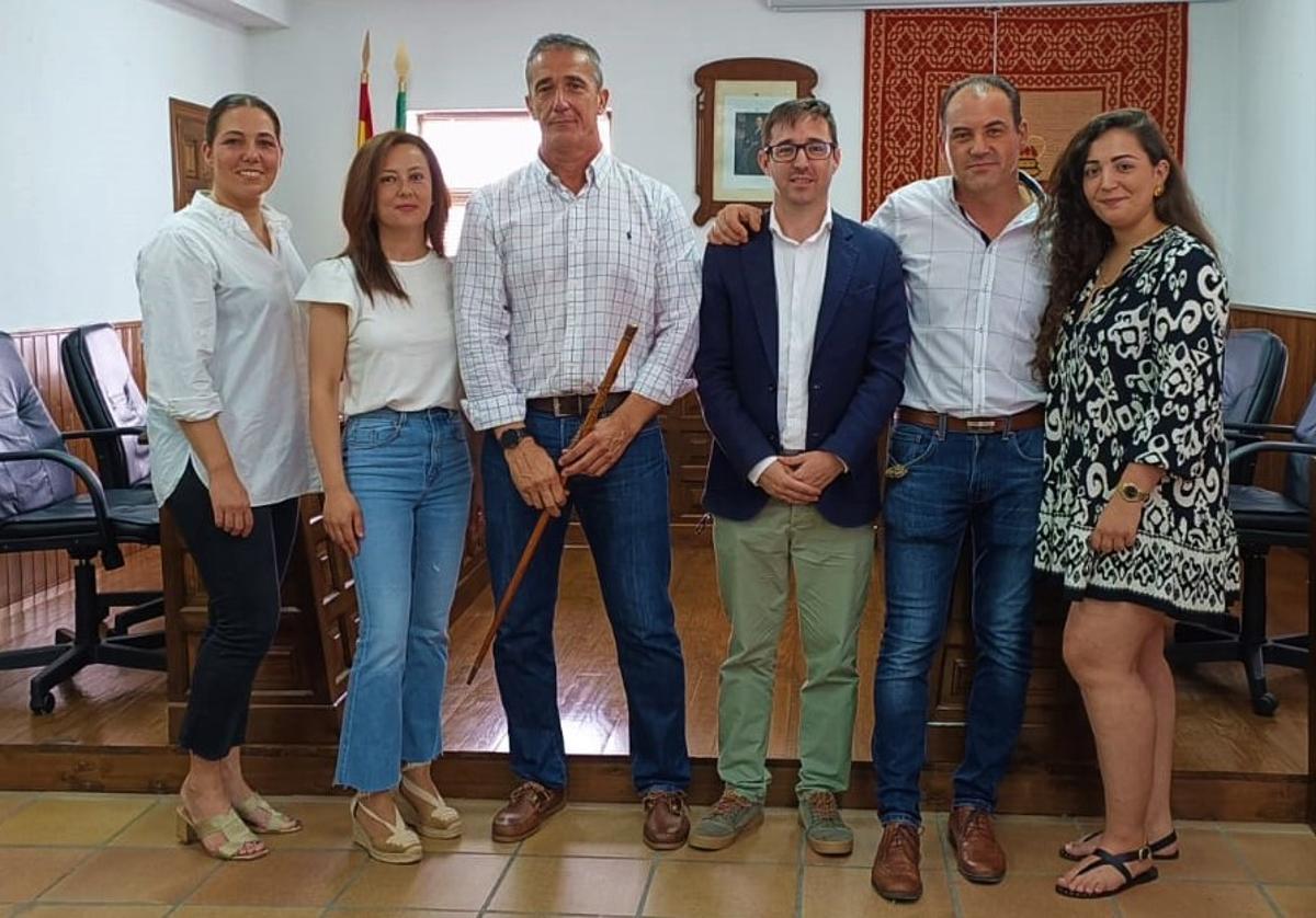 Julio César Martin con su equipo de gobierno