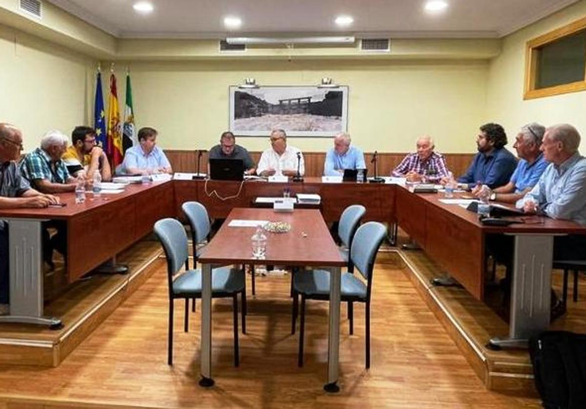 La reunión tuvo lugar en la sede de la Comunidad de Regantes de la Margen Derecha de Rosarito.