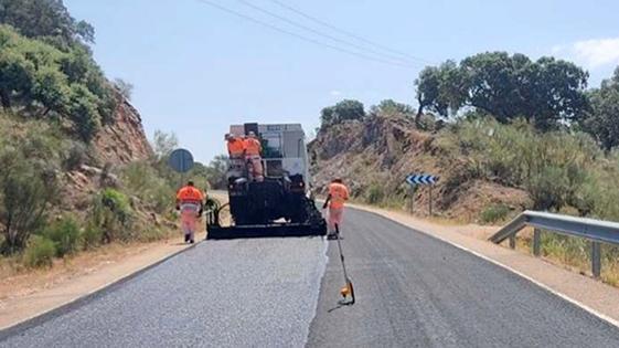 Diputación rehabilita 14 kilómetros de la carretera de Bohonal de Ibor a la presa de Valdecañas