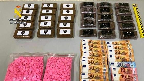 Detenidos cerca de Almaraz con 2.000 pastillas de éxtasis y cinco kilos de hachís