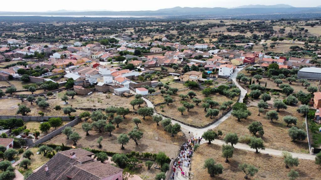 La imagen del Ángel vuelve a Valdehúncar tras ser restaurada