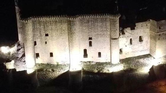 El castillo de Belvís de Monroy vuelve a iluminarse tras años de oscuridad