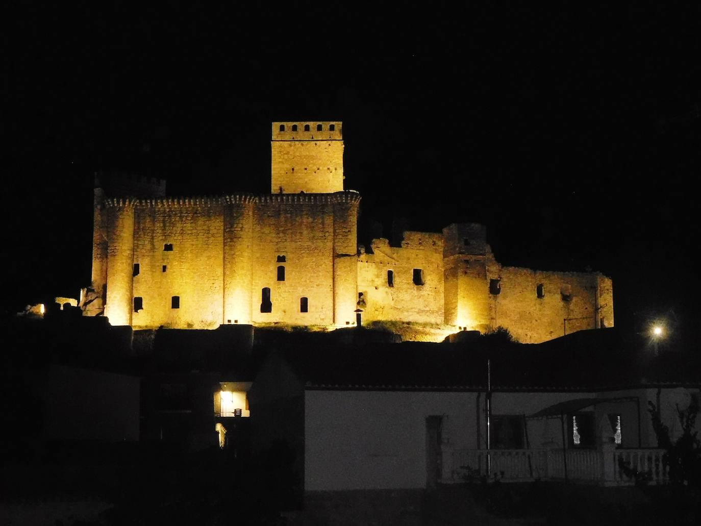 El castillo de Belvís estrena iluminación artística