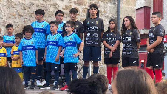 Multitudinaria presentación de la nueva temporada de la Escuela Morala de Fútbol