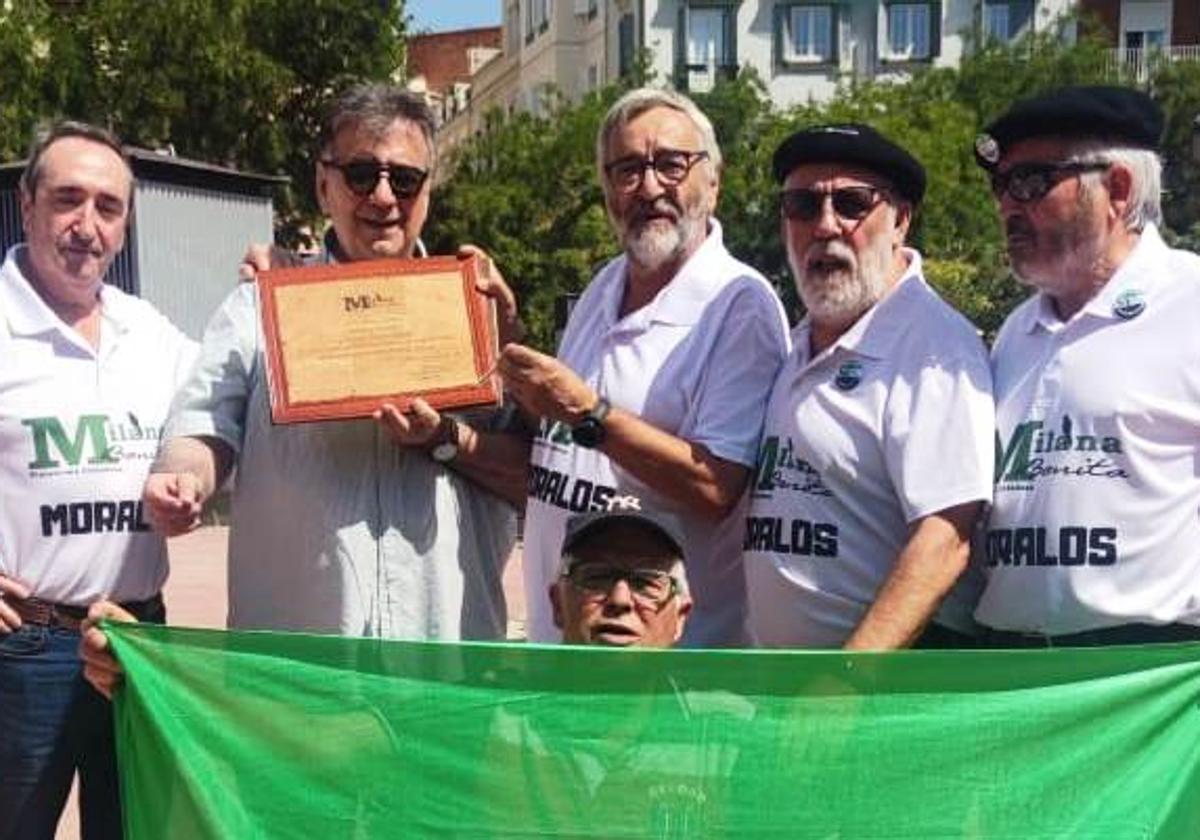 Milana Bonita homenajea al escritor Luis Landero el Día de Extremadura