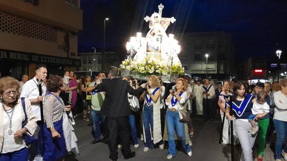 La amenaza de lluvia recorta el traslado de la virgen de las Angustias a su ermita