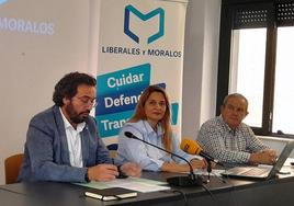 Nuria Camacho entre Jaime Vega y Paco Fernández