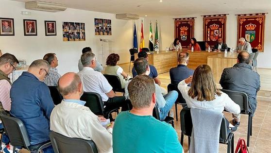 Miguel Ángel Morales se compromete a mediar para solventar los problemas del sector tabaquero
