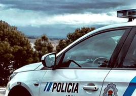 Condenado tras encontrar su carné de conducir y su móvil junto a dos vehículos de la Policía que había dañado