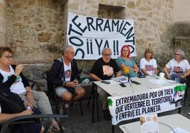 Rueda de prensa de No al Muro celebrada en la mañana del lunes