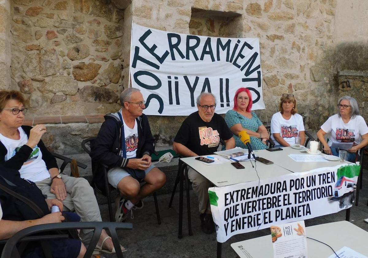 No al Muro avanza que el día 20 se derribará el puente que salva la N-V junto a La Paz