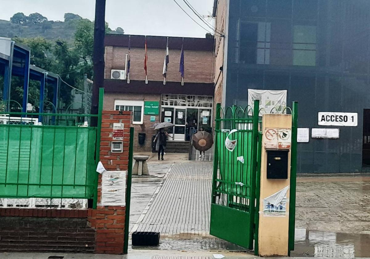 Las clases terminan antes de tiempo en el colegio Campo Arañuelo por la lluvia