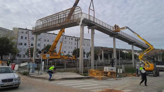 La pasarela peatonal de La Paz empieza a desmantelarse