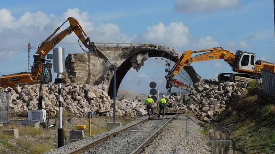 El puente de la N-V deja espacio para la segunda vía del tren de altas prestaciones