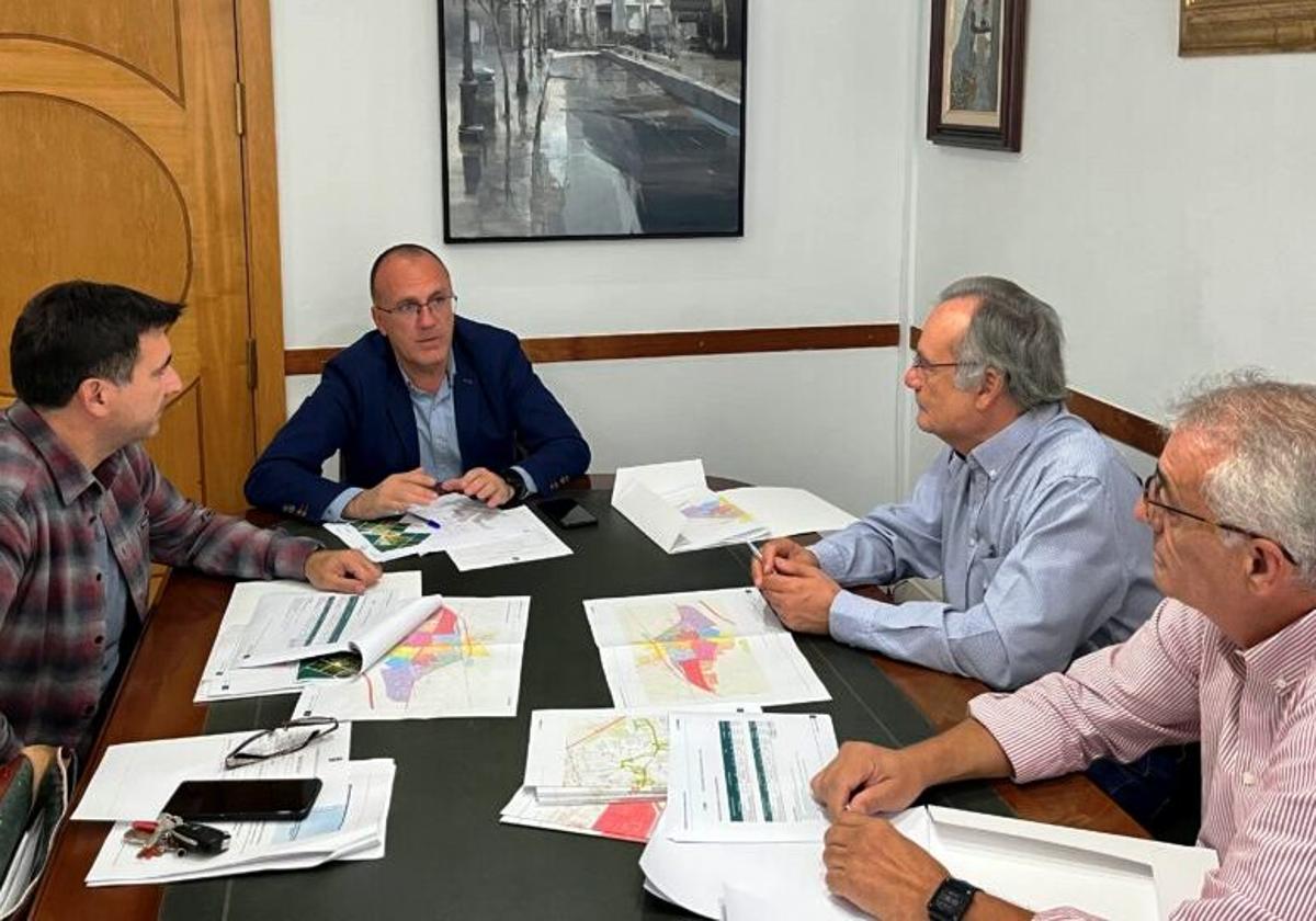 Reunión celebrada en el despacho de la alcaldía