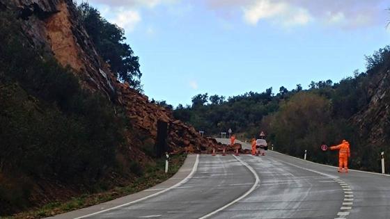 Un talud se viene abajo en la carretera de Guadalupe
