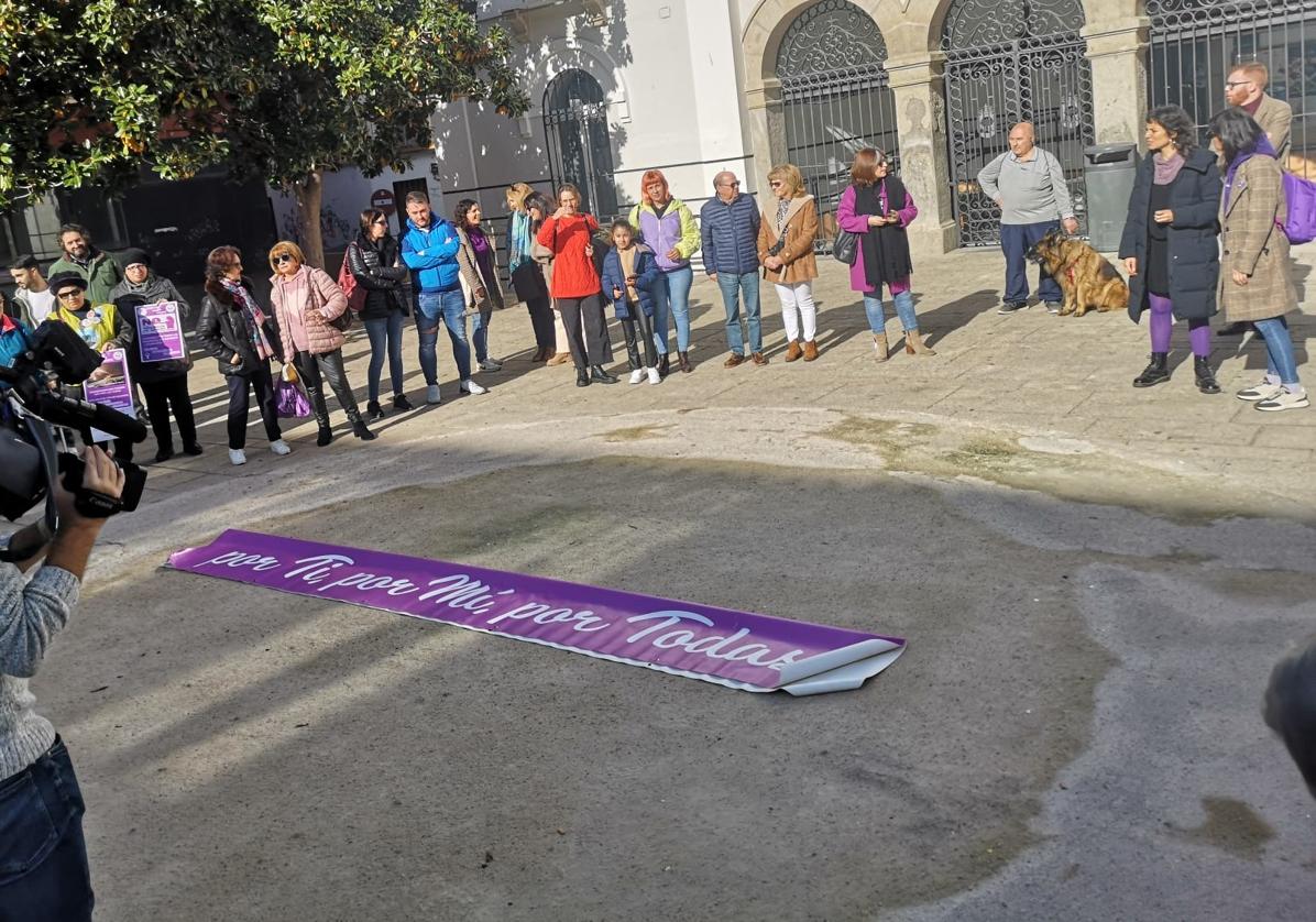 Concentación realizada en la plaza de España por el 25-N