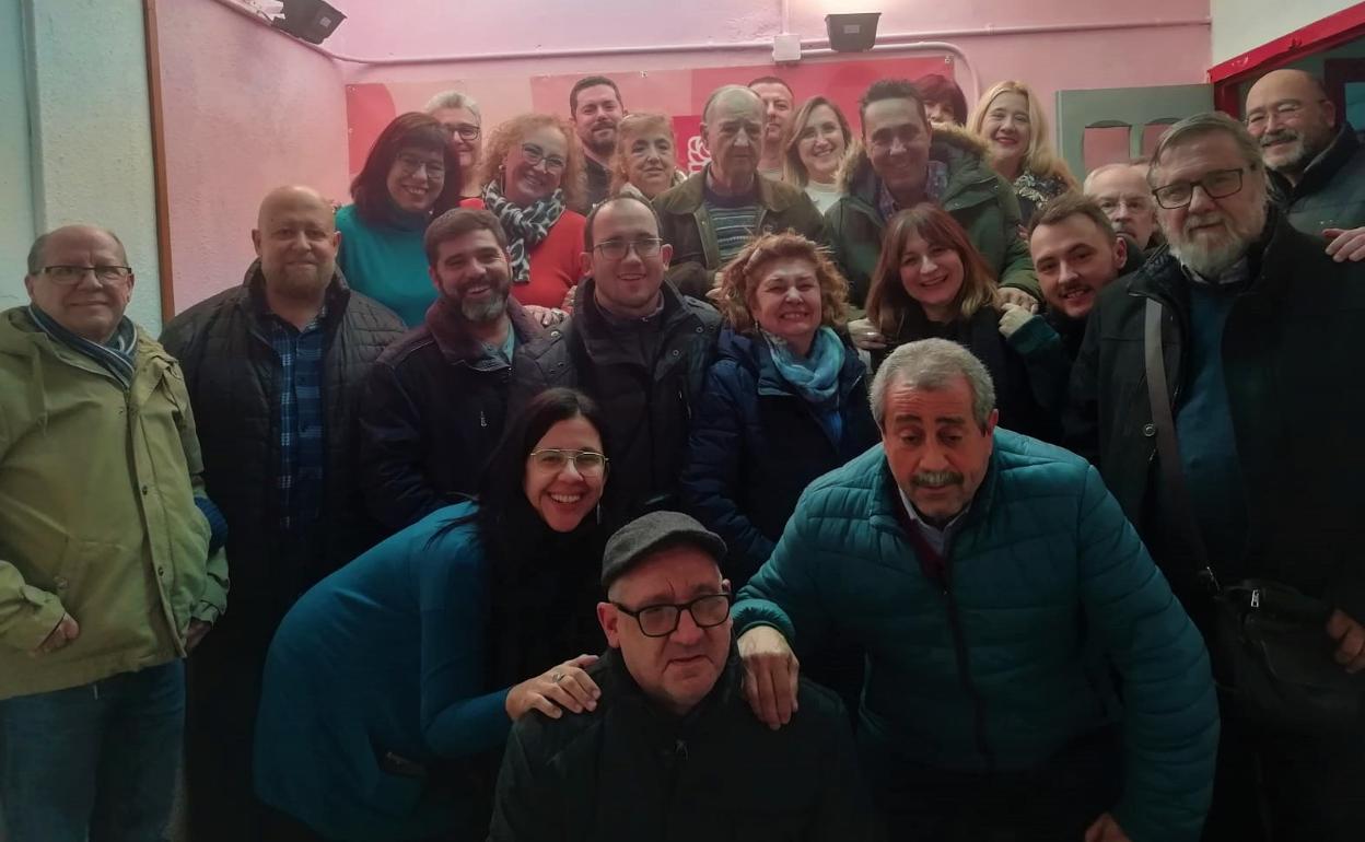 Sonrisas de los socialistas moralos tras la elección de Raquel Medina 