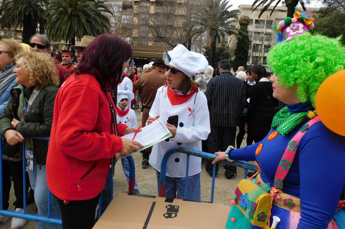 Fotos: El 'Cómete el Carnavalmoral por una pata' reúne a caso 150 grupos