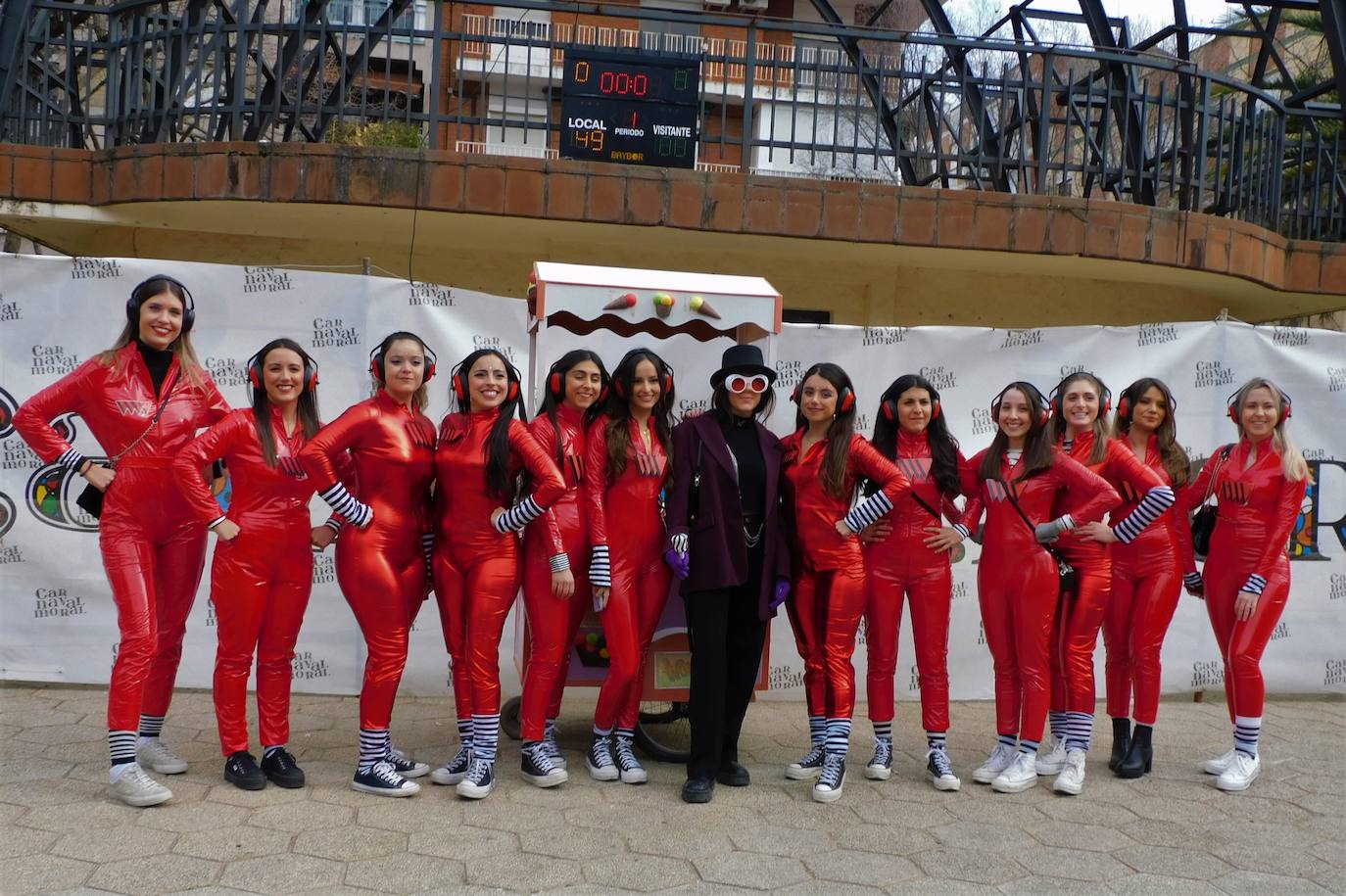 Fotos: El 'Cómete el Carnavalmoral por una pata' reúne a caso 150 grupos