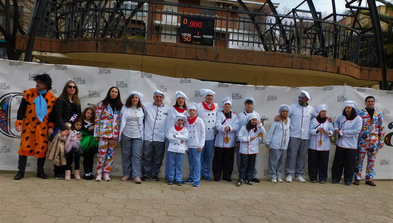 Fotos: El 'Cómete el Carnavalmoral por una pata' reúne a caso 150 grupos