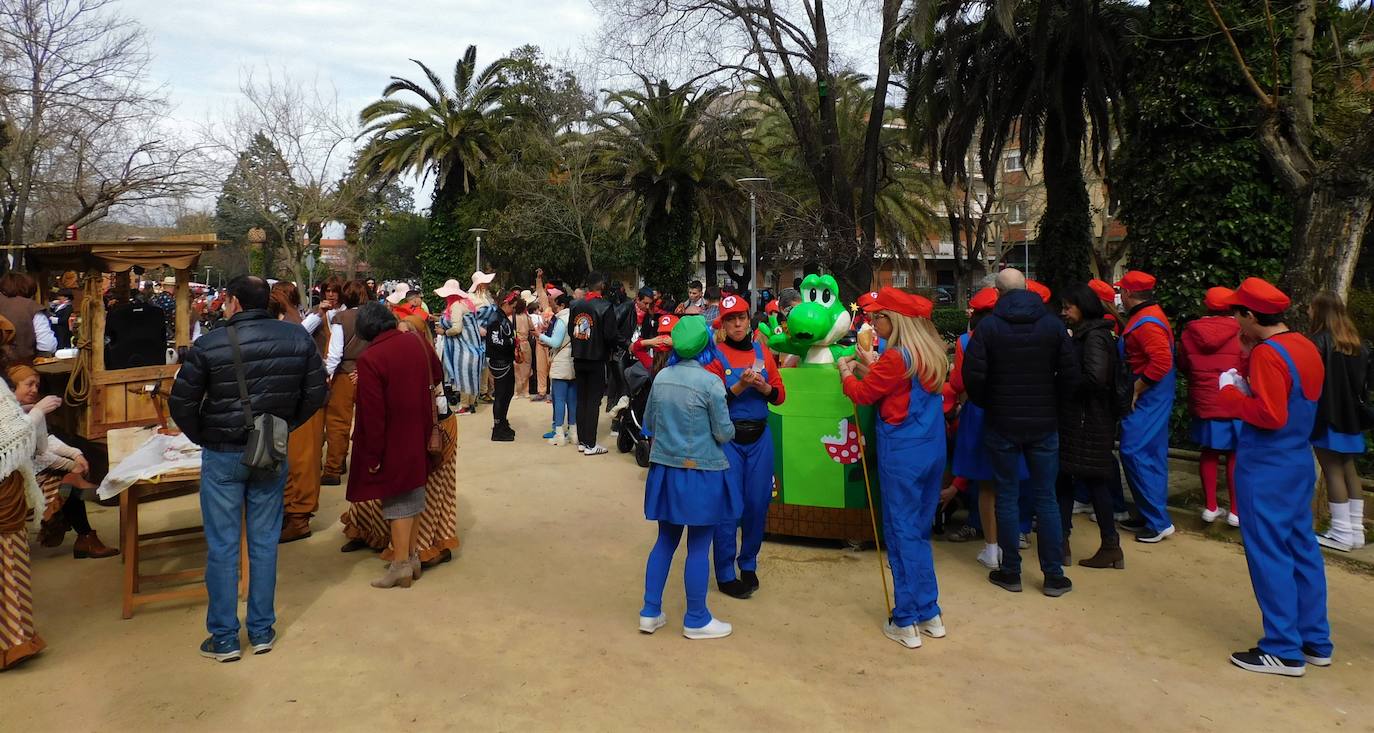 Fotos: El 'Cómete el Carnavalmoral por una pata' reúne a caso 150 grupos