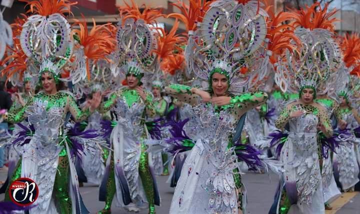 Fotos: Carrozas y comparsas