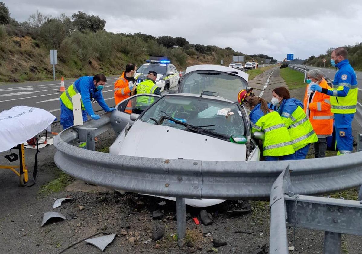 Muere una conductora de 80 años al salirse de autovía a Plasencia