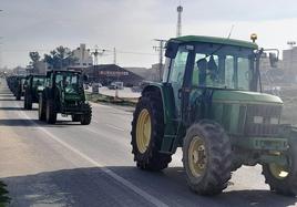 Tractores por la carretera Nacional V