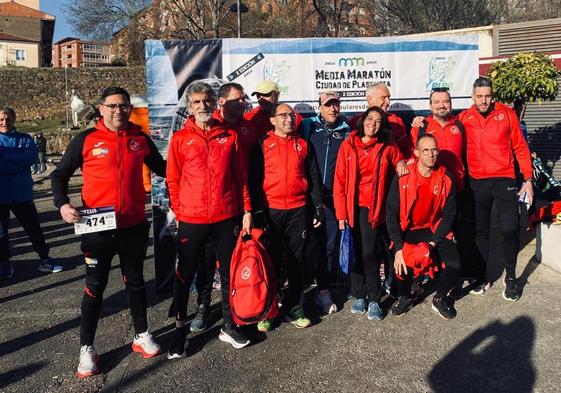 Representantes de Navalmaratón en Plasencia