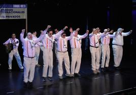 Los Faratabailes sobre el escenario del teatro