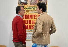 El alcalde, Enrique Hueso, con Tomás Rufo tras presentar la corrida