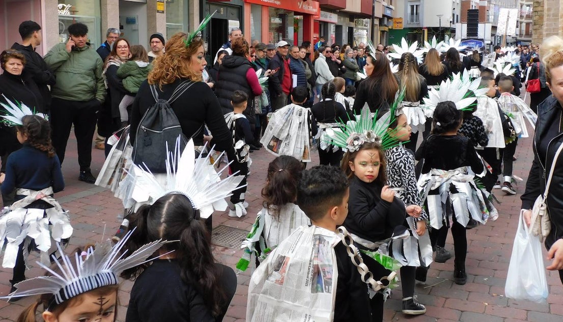 Los colegios abren el desfile juvenil aplazado el viernes de Carnaval