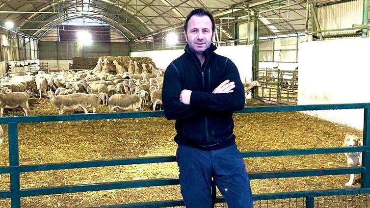 «Antes había más beneficio con 100 ovejas que ahora con 400», afirma Alejandro Pérez