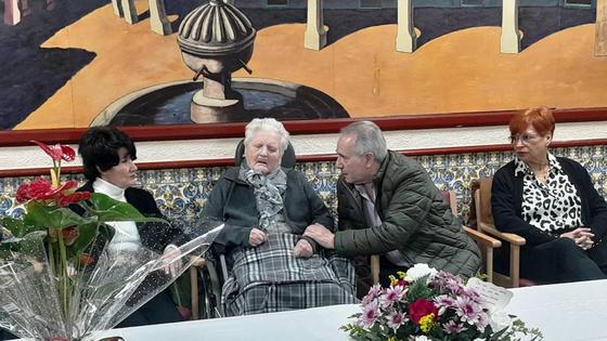 La Real celebra el 105 cumpleaños de Cándida