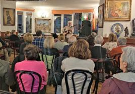 Gómez Naharro en el Hogar Extremeño