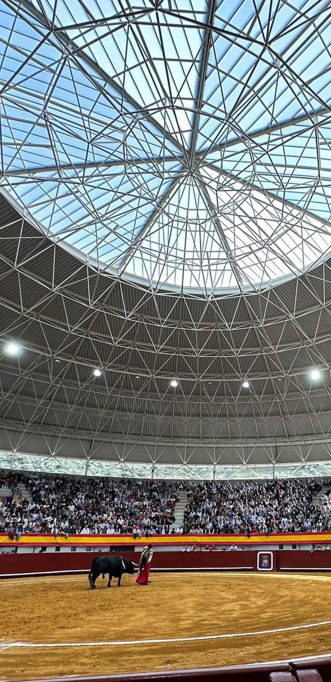 La vuelta de las corridas de toros llena el edificio multiusos