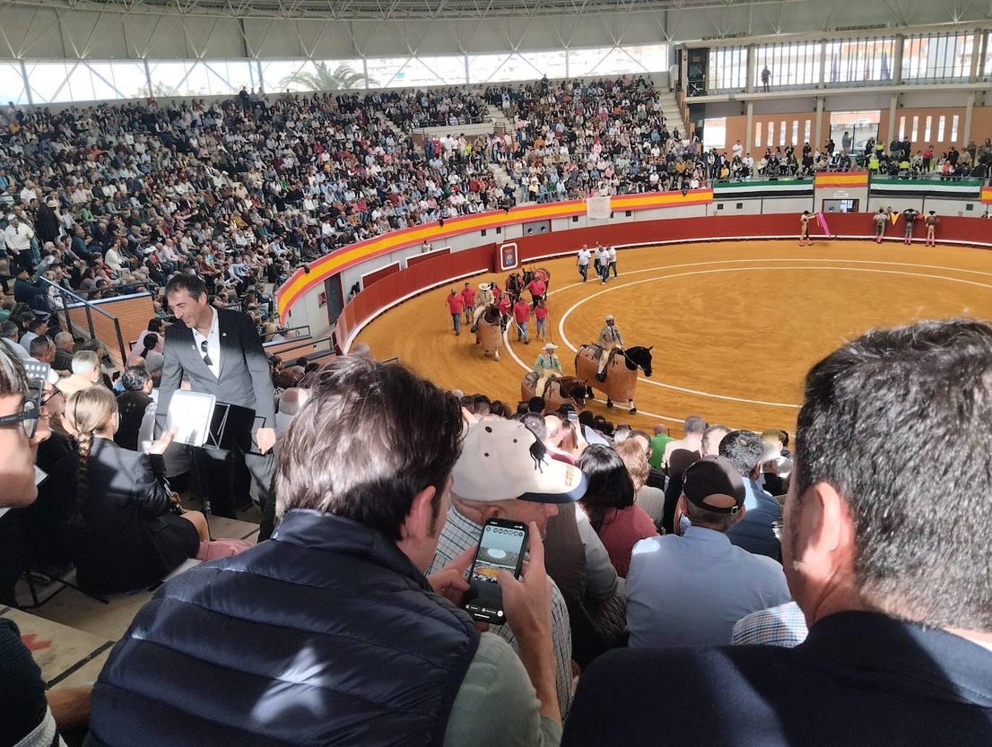 La vuelta de las corridas de toros llena el edificio multiusos