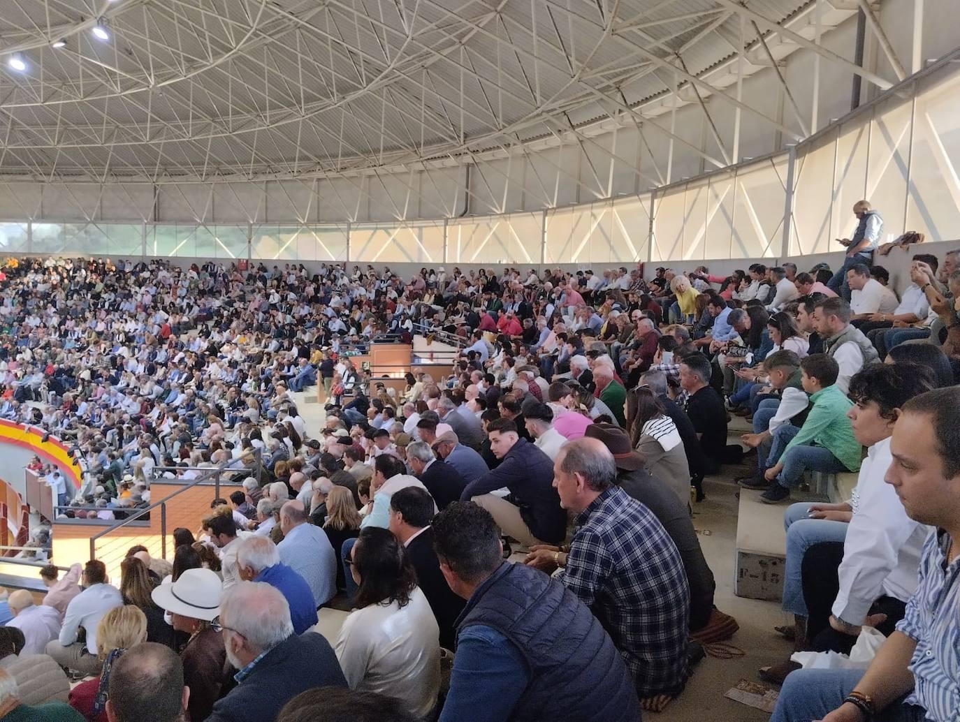 La vuelta de las corridas de toros llena el edificio multiusos