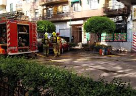 Un incendio obliga a desalojar un bloque de viviendas en el paseo de la Estación