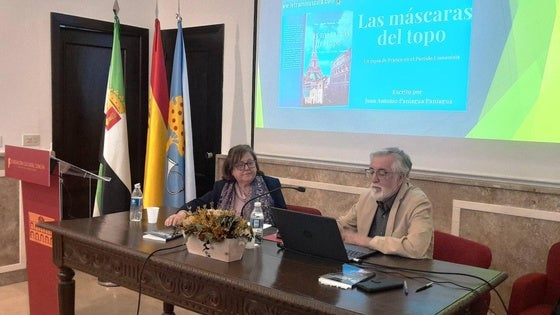Juan Antonio Paniagua presenta 'Las máscaras del topo' en la Fundación Concha
