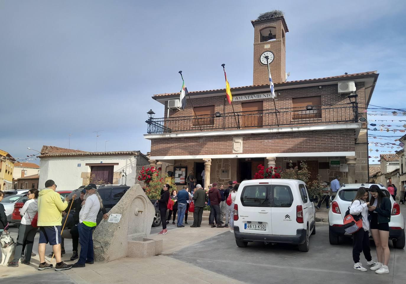 La XX Ruta a Peñaflor reúne a más de 200 senderistas