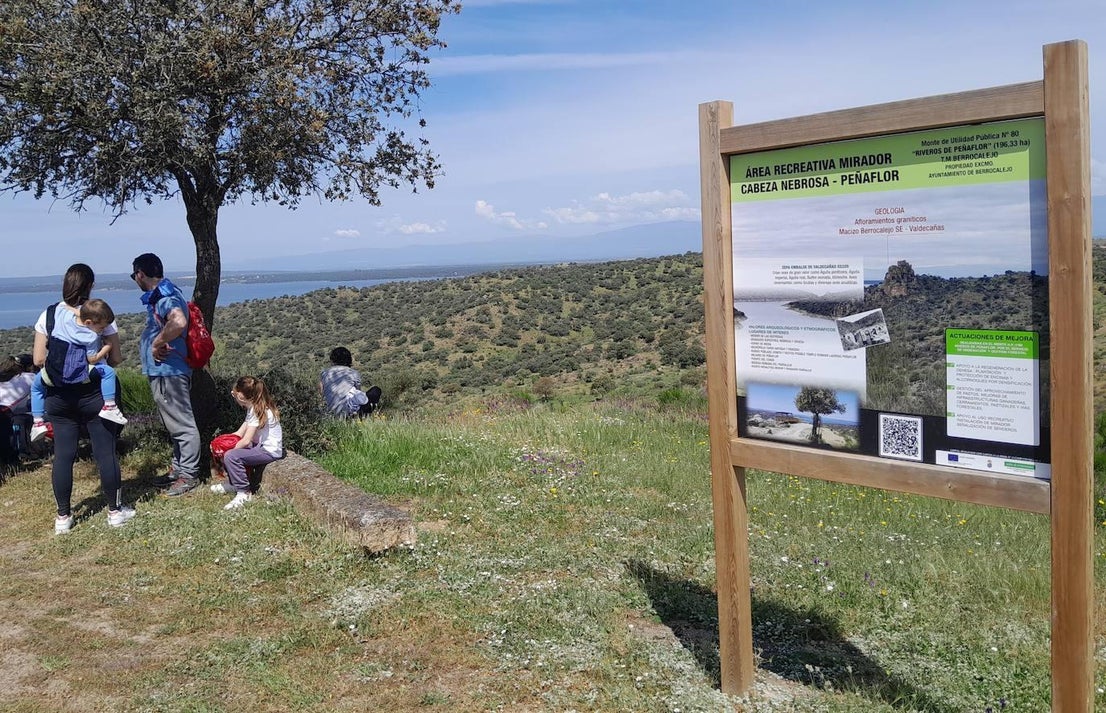 La XX Ruta a Peñaflor reúne a más de 200 senderistas