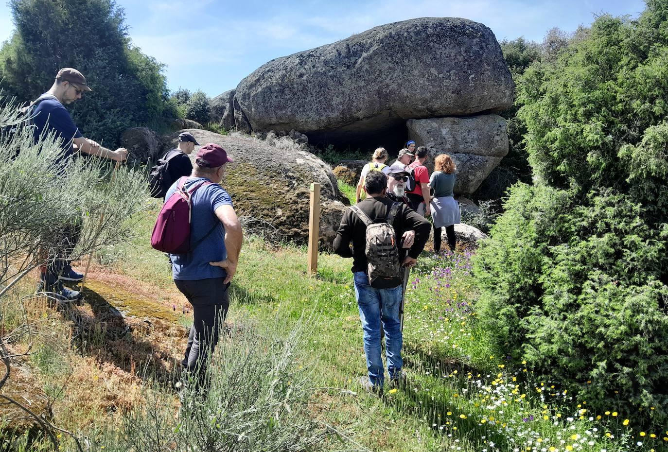La XX Ruta a Peñaflor reúne a más de 200 senderistas