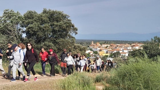 La XX Ruta a Peñaflor reúne a más de 200 senderistas
