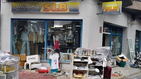 Dos personas heridas por un incendio en un bazar