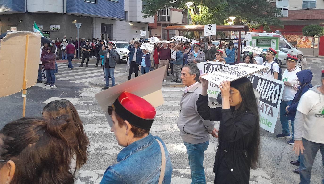No al Muro no cede a pesar de lo avanzado de las obras