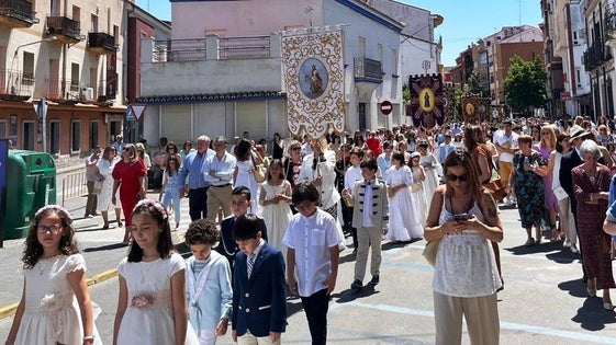 La procesión del Corpus llena el centro urbano de colorido y devoción