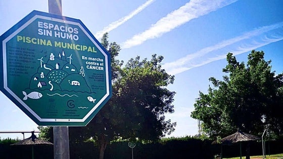 La concejalía de Sanidad y la Asociación Española contra el Cáncer amplían los 'espacios sin humo'
